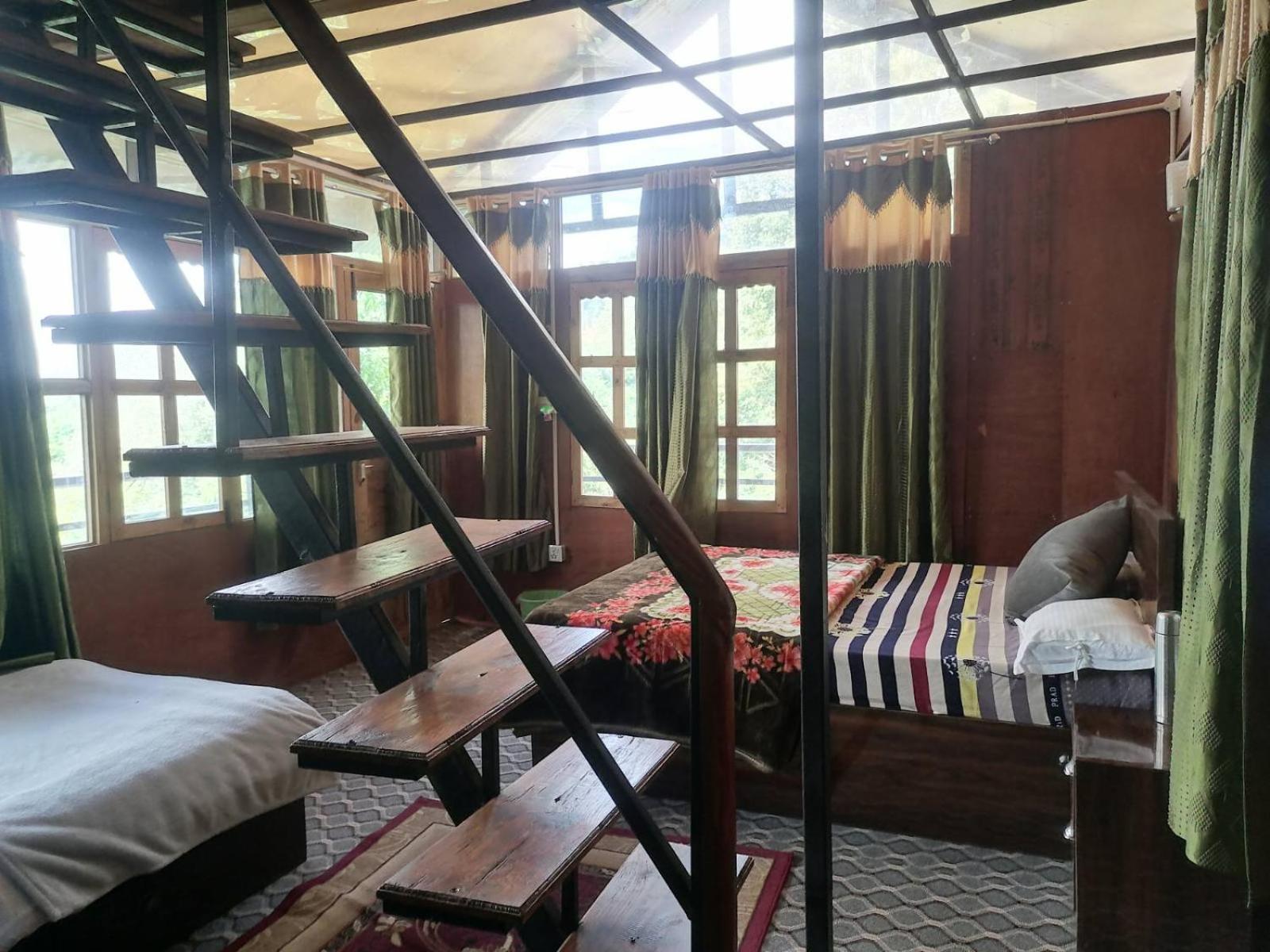 Jungle Crown Organic Homestay Нагаркот Екстер'єр фото