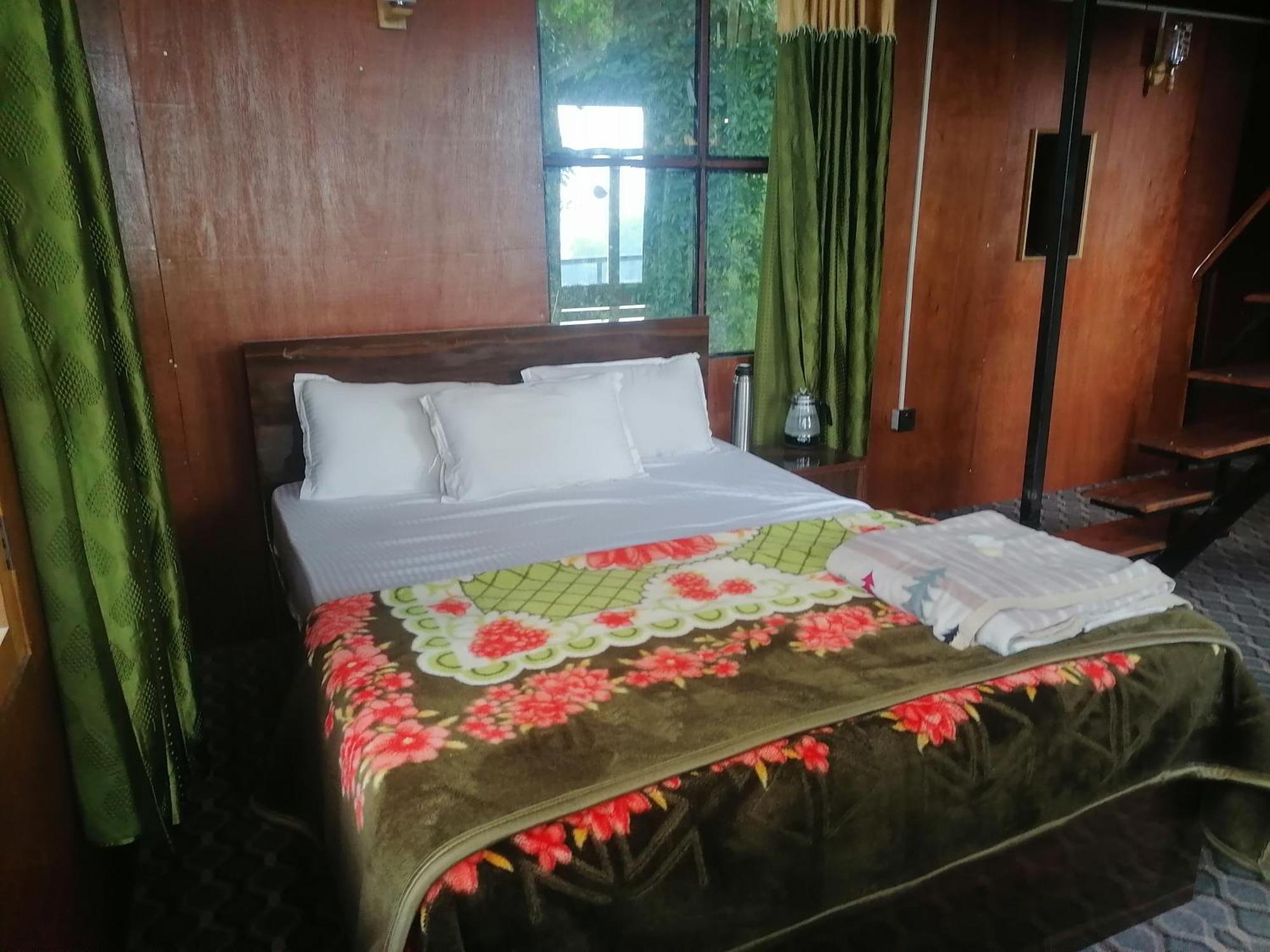 Jungle Crown Organic Homestay Нагаркот Номер фото